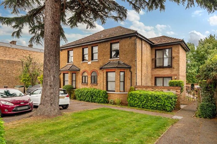 1 Bedroom Flat To Rent In Sunbury, Surrey, TW16