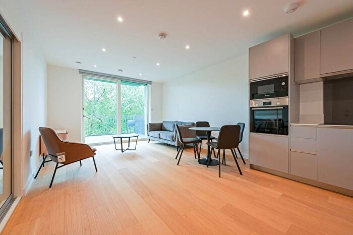 3 Bedroom Flat To Rent In Beam House, Tottenham, London, N17