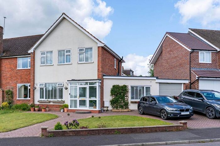3 Bedroom Semi-Detached House For Sale In Hinton Avenue, Alvechurch, B48