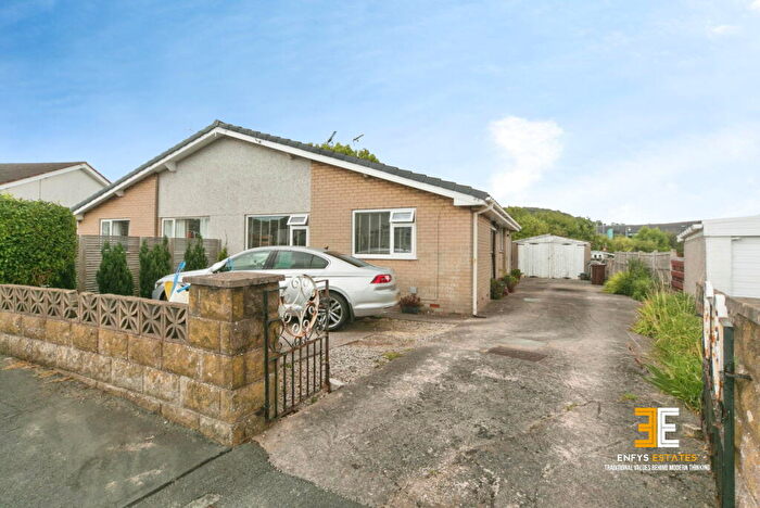 3 Bedroom Semi-Detached Bungalow For Sale In Pendyffryn, Llandudno Junction, LL31