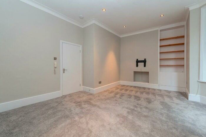 1 Bedroom Flat To Rent In Austral Street, London, SE11