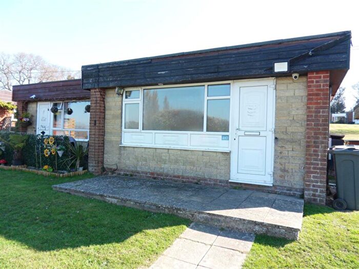 2 Bedroom Bungalow For Sale In Gurnard Pines, Gurnard, PO31