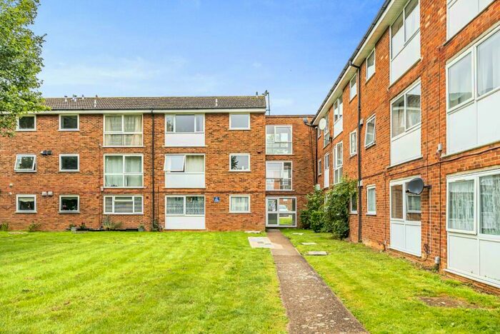 2 Bedroom Apartment To Rent In Burns Drive, Hemel Hempstead, HP2