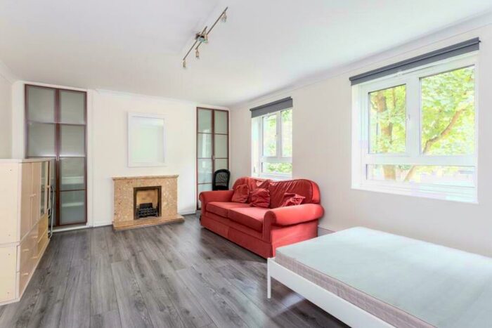 3 Bedroom Apartment To Rent In Abingdon Close, London, NW1