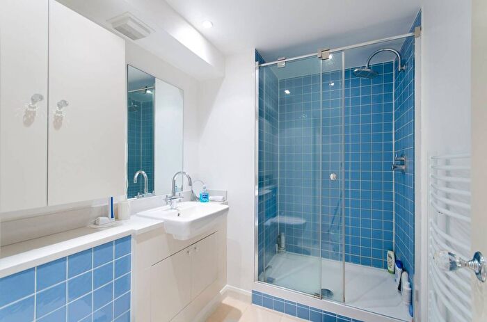 1 Bedroom Flat To Rent In Earls Court Square, Earls Court, London, SW5