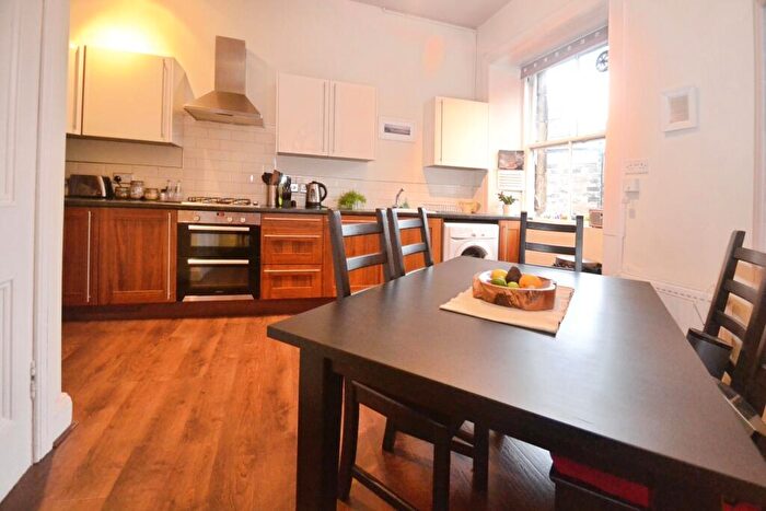 2 Bedroom Flat To Rent In Comiston Road, Edinburgh, EH10