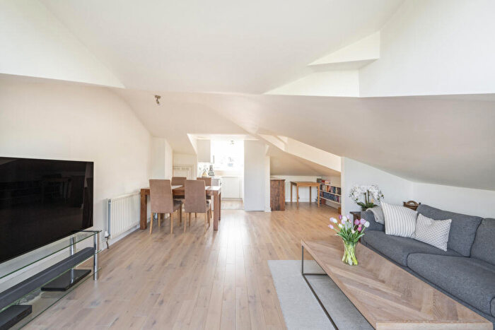 2 Bedroom Flat To Rent In Buckland Crescent, Belsize Park, NW3