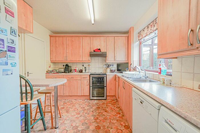 4 Bedroom Detached House For Sale In Needlers End Lane, Balsall Common, CV7