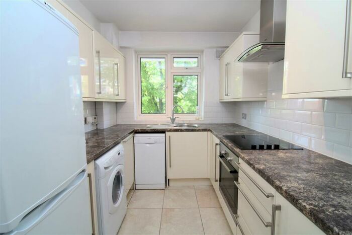 2 Bedroom Flat To Rent In The Drive, Hove, BN3