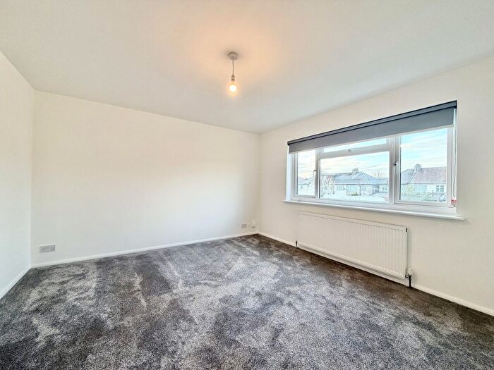 3 Bedroom Flat To Rent In Turners Hill, Cheshunt, Waltham Cross, Hertfordshire, EN8