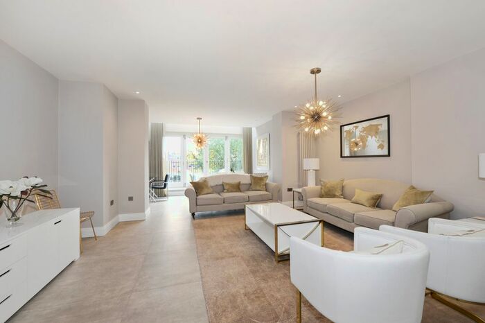 2 Bedroom Flat To Rent In Lyndhurst Road, Hampstead, NW3