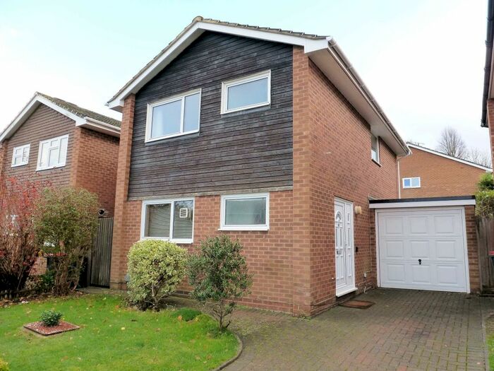 3 Bedroom Detached House To Rent In Kelso Close, Crawley, RH10