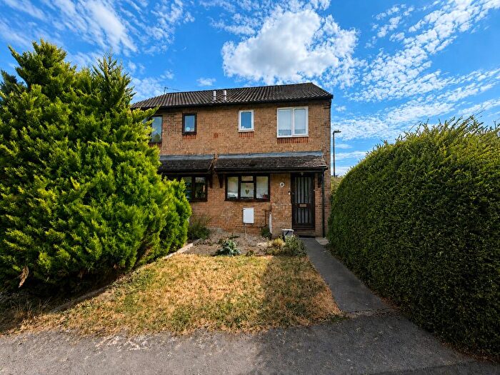 2 Bedroom Semi-Detached House For Sale In Dean Close, Banbury, Oxfordshire, OX16