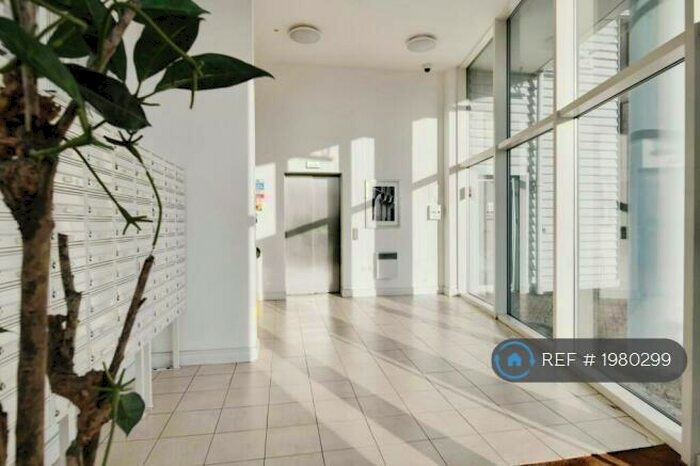 1 Bedroom Flat To Rent In Marina Point East, Chatham, ME4