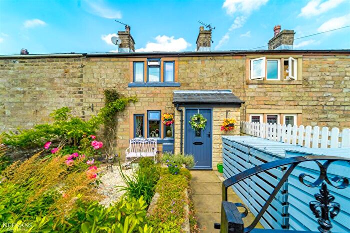 3 Bedroom Cottage For Sale In Brownhill Row, Colne, BB8