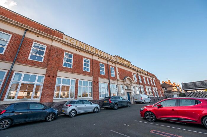 2 Bedroom Flat For Sale In Watery Lane, Worcester, WR2
