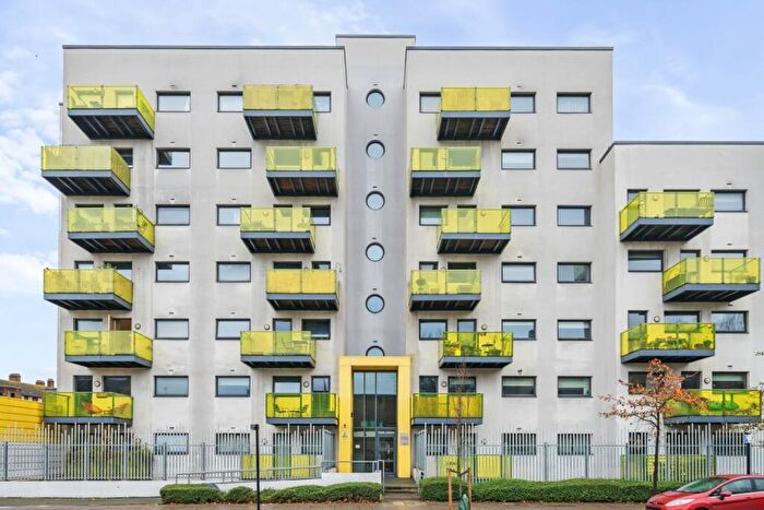 2 Bedroom Flat To Rent In Coldharbour Lane London, SE5