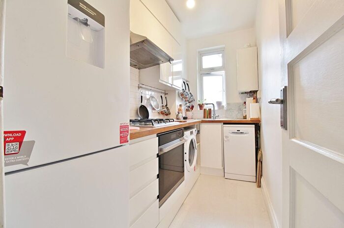 1 Bedroom Flat For Sale In Milton Lodge, Whitton Road, Twickenham, TW1