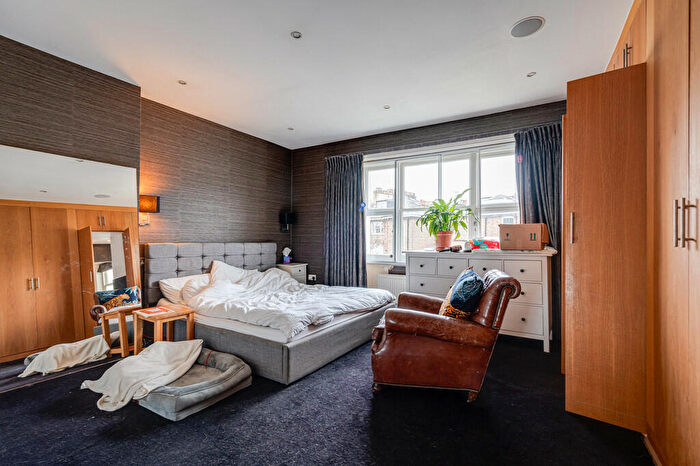 3 Bedroom Apartment To Rent In Buckland Crescent, Hampstead, London, NW3