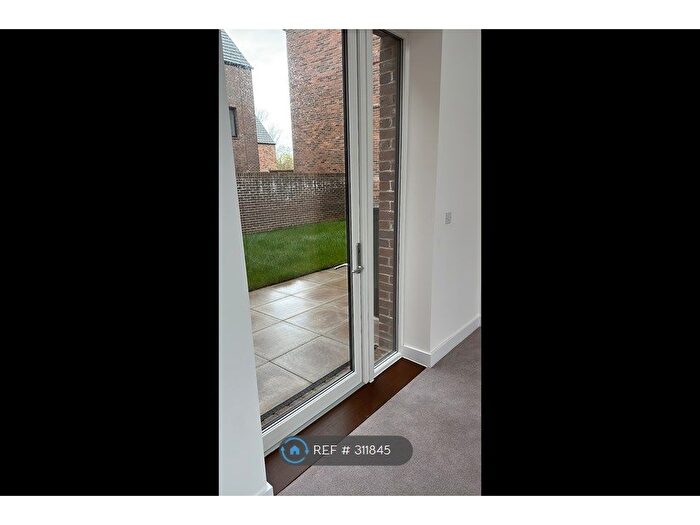 4 Bedroom Detached House To Rent In Grover Gardens, Romford, RM5