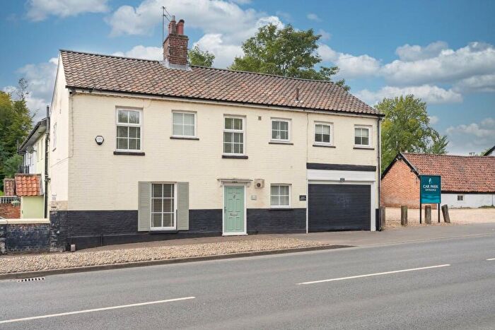 4 Bedroom Link Detached House For Sale In Thorpe St Andrew, NR7
