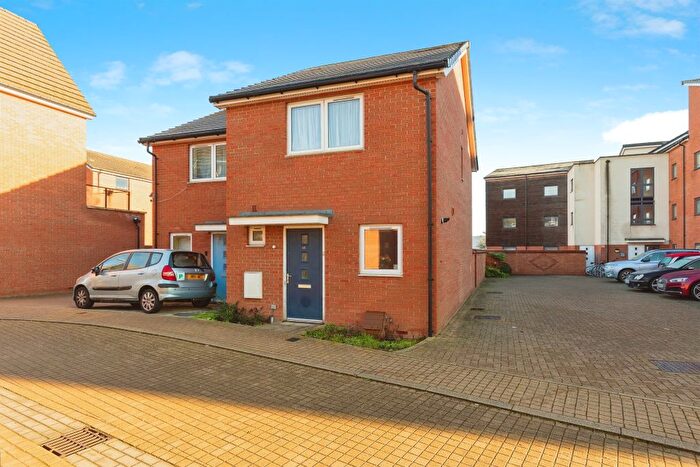 2 Bedroom Semi Detached House For Sale In Cubitt Street, Aylesbury, HP19