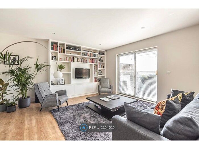 2 Bedroom Flat To Rent In Brockley Park, London, SE23