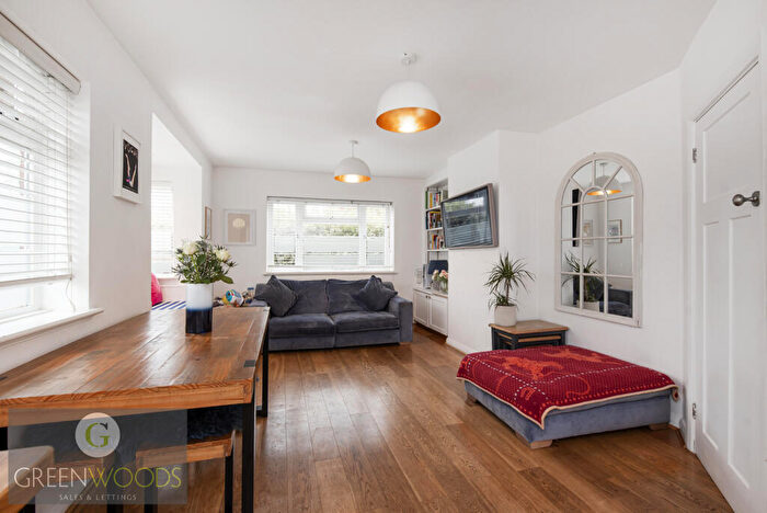 2 Bedroom Flat For Sale In Darby Road, SW14
