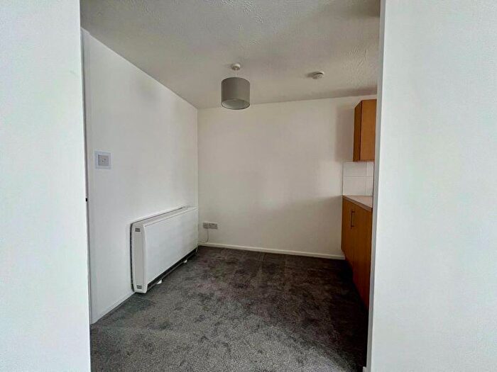 1 Bedroom Flat For Sale In Caernarvon Road, Chichester, PO19