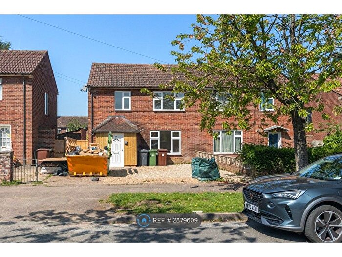 Studio To Rent In Thornbury Gardens, Borehamwood, WD6