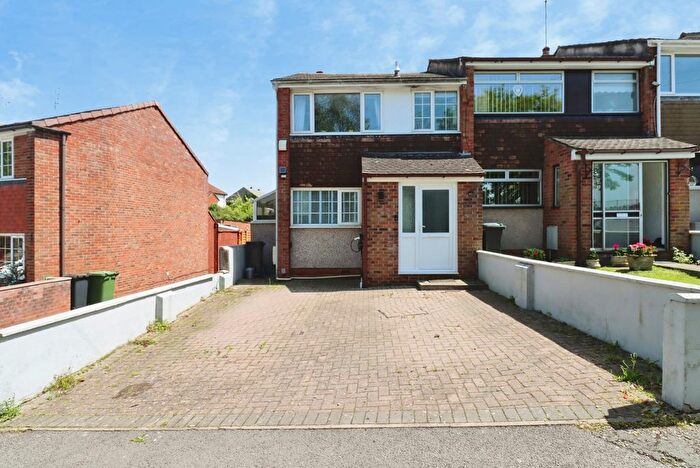 3 Bedroom End Terrace House For Sale In Woodside Road, Kingswood, Bristol, Gloucestershire, BS15