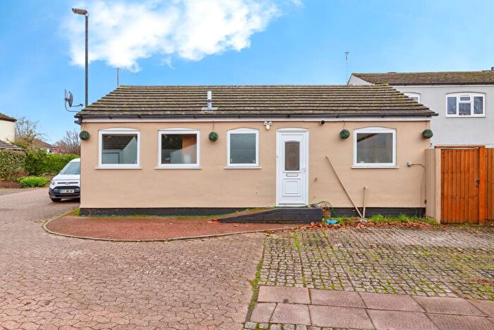 2 Bedroom Detached Bungalow For Sale In Goldsworthy Way, Slough, SL1
