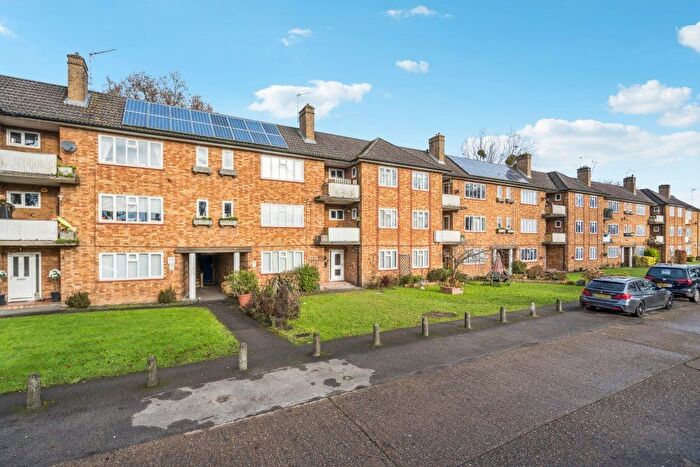 2 Bedroom Flat To Rent In Stile Meadow, Beaconsfield, Buckinghamshire, HP9