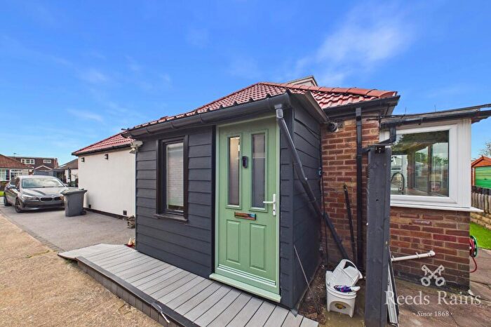 3 Bedroom Bungalow To Rent In Kennerleigh Avenue, Leeds, West Yorkshire, LS15