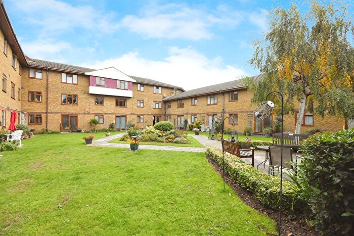 1 Bedroom Flat For Sale In Allington Court, Billericay, CM11