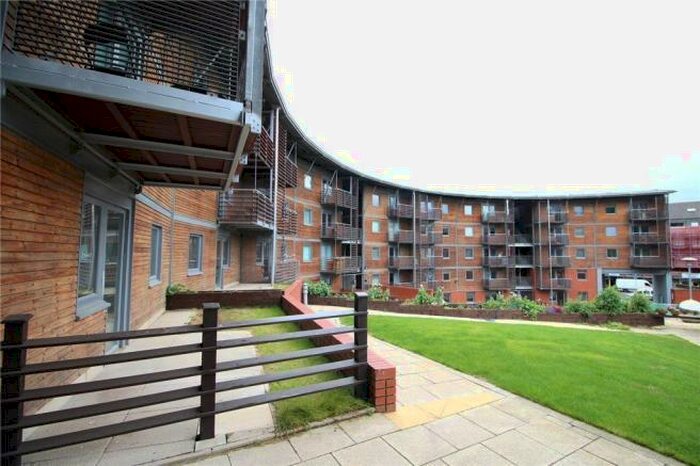 2 Bedroom Apartment To Rent In North Crescent, North Street, Leeds, LS2