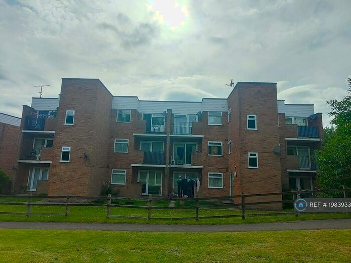 2 Bedroom Flat To Rent In Bracken Crescent, Bishopstoke, Eastleigh, SO50