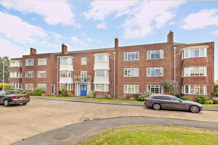2 Bedroom Flat To Rent In Giggs Hill Gardens, Thames Ditton, KT7