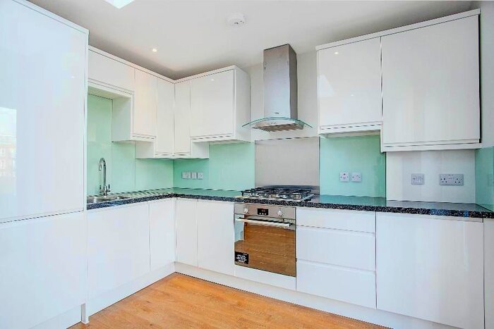 2 Bedroom Flat To Rent In Putney Bridge Road, London, SW15