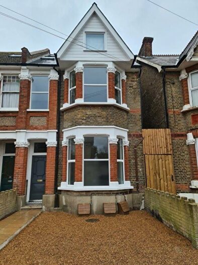 2 Bedroom Flat To Rent In Bensham Manor Rd, London, CR7