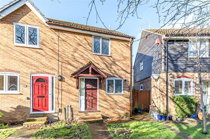 2 Bedroom End Of Terrace House For Sale In Dunfee Way, West Byfleet, Surrey, KT14