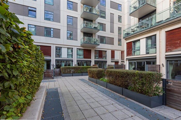 3 Bedroom Flat For Sale In Honour Lea Avenue, Stratford, E20