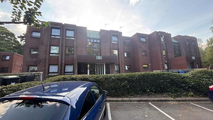 2 Bedroom Flat For Sale In Woodfield Close, Four Oaks, Sutton Coldfield, B74