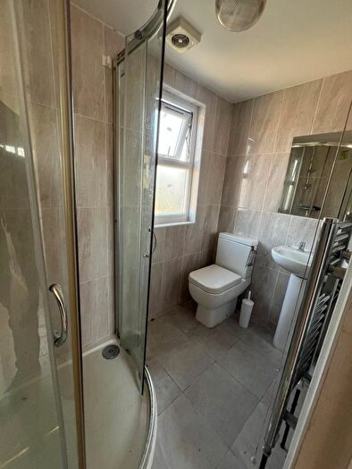 5 Bedroom Town House To Rent In Springpond Road, Dagenham, RM9