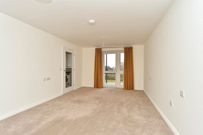 1 Bedroom Apartment For Sale In High Street, Rainham, Gillingham, Kent, ME8