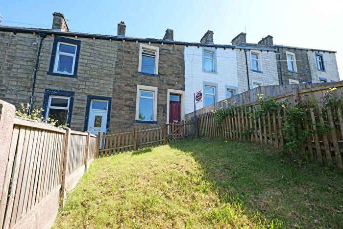 3 Bedroom Terraced House For Sale In Queen Street, Barnoldswick, BB18