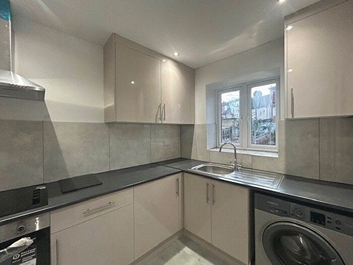 5 Bedroom Property To Rent In Chadwell Heath Lane, Romford, RM6