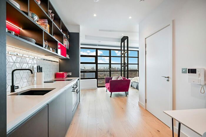 Studio For Sale In Defoe House, City Island Way, E14