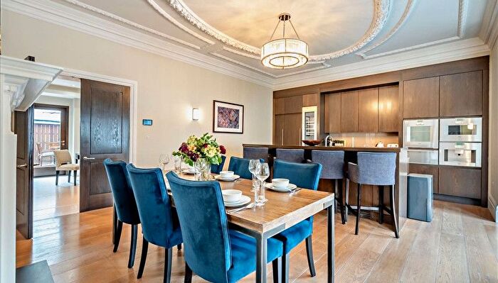 2 Bedroom Flat To Rent In Duke Street, Mayfair, W1K
