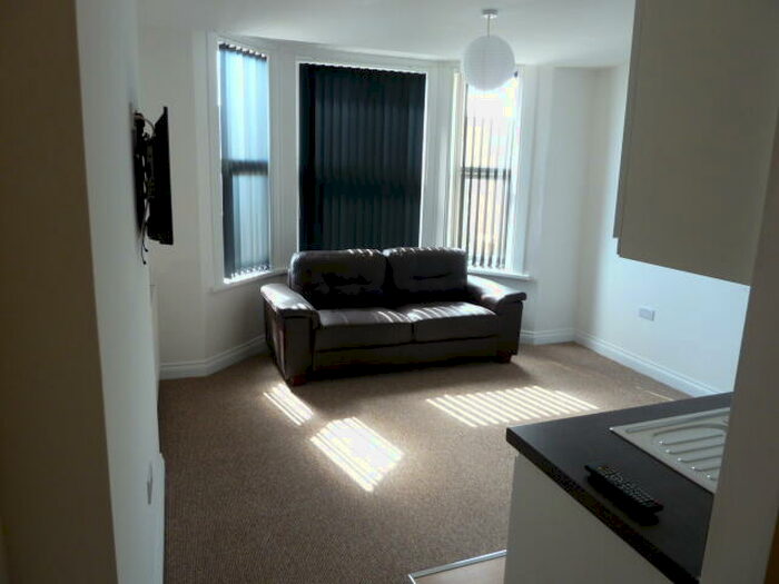 Studio To Rent In Whitefield Terrace Flat, PL4